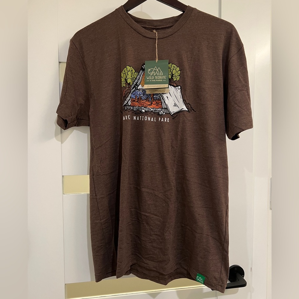 New Arches Tent National Park Camp T-Shirt Coffee Gender-Neutral Medium NWT - Picture 10 of 11